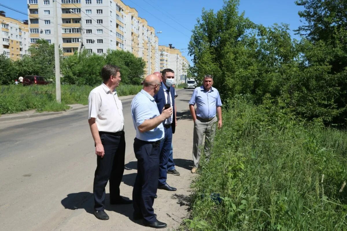 Новости воронежа сейчас свежие. Дом молодежи воронеж. Люди на остановке. Прием граждан. Новости воронежа сейчас свежие.