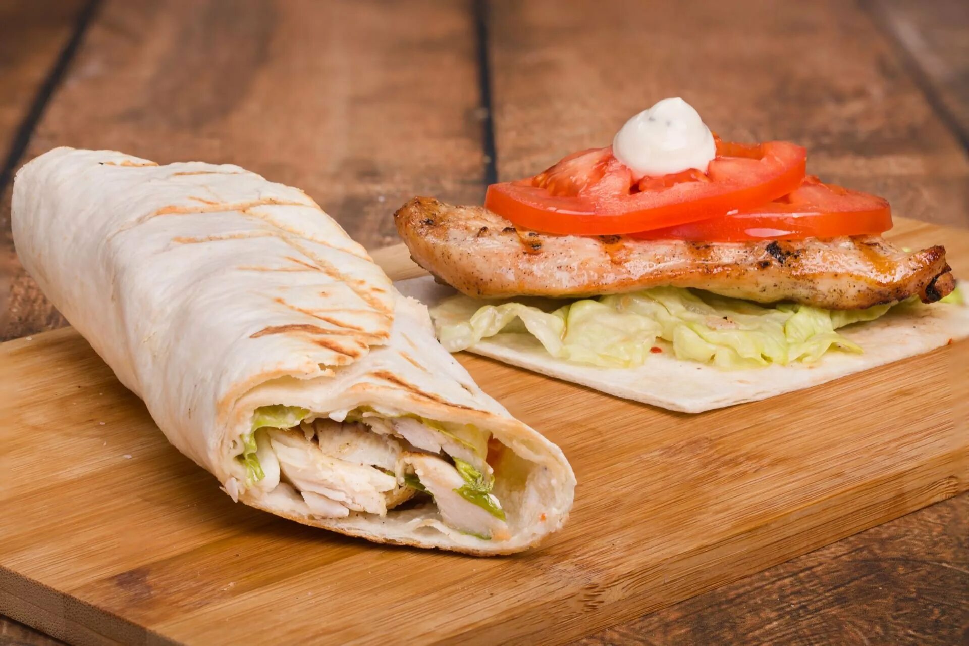 Main roll. Tortili roll cezar.