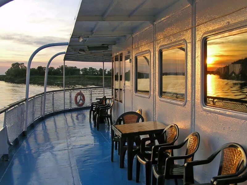 Корабль тосна брянск. Пассажирский корабль. Теплоход-пансионат «волга стар». Теплоход пионер алтая на телецком озере. Теплоход крокус.