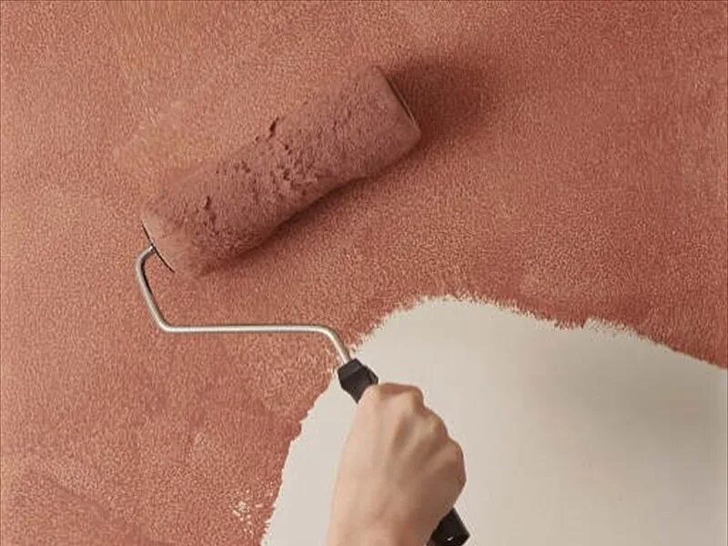 фактурное окрашивание стен. бетоноконтакт на стене. наносят ли бетоноконтакт на краску. кисть для нанесения бетоноконтакта. валик красит стену.