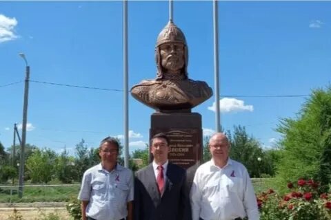 Открытие памятника волжский