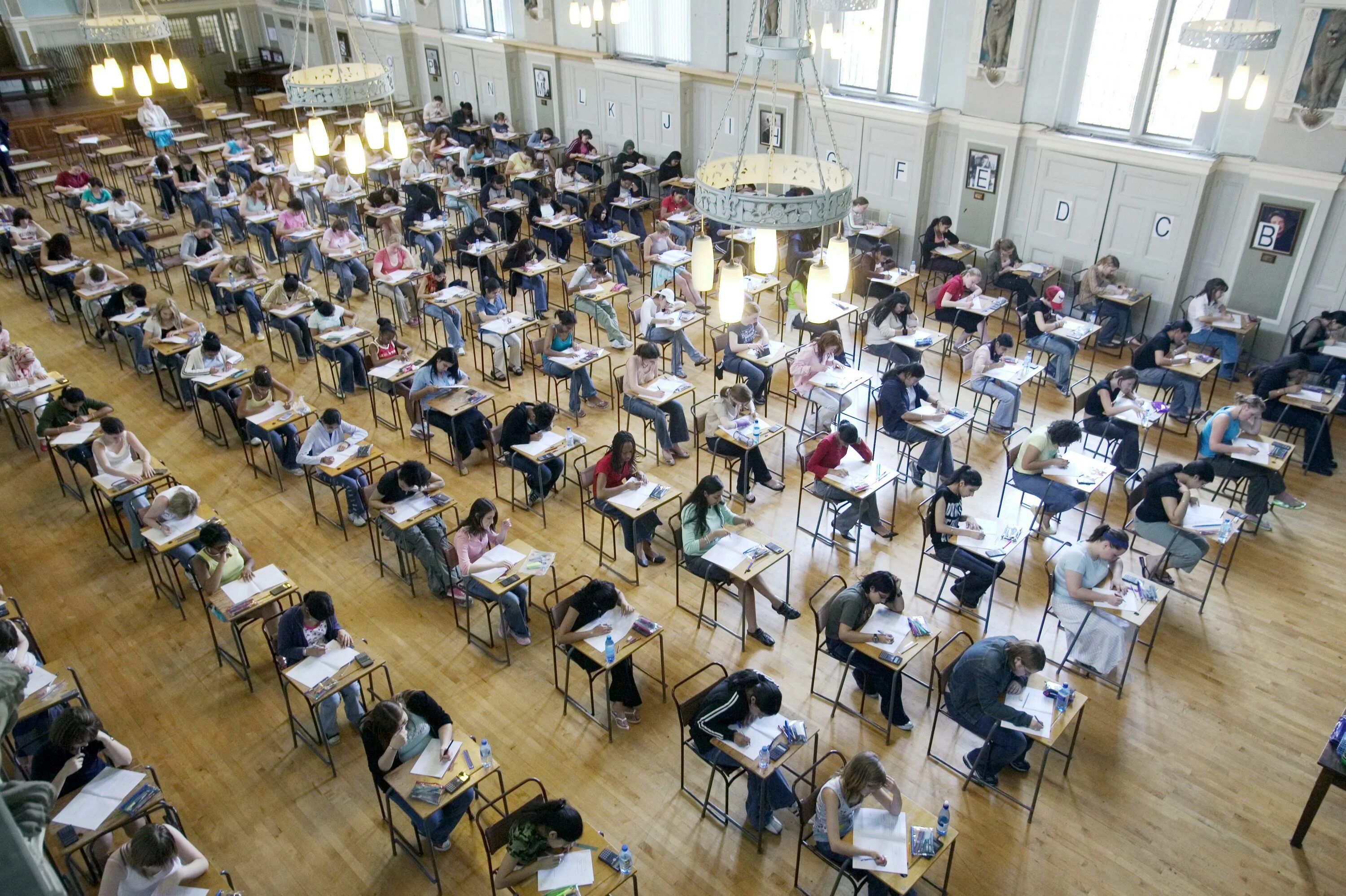 British exams. Экзамены в Великобритании. Экзамены в школах Великобритании. GCSE экзамен. Экзамены в американских школах.