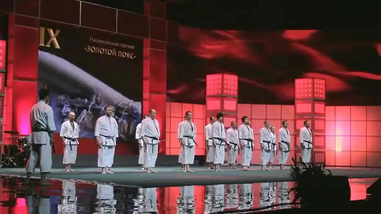 Широкий ремень с камнями в стиле дольче габбана. Драндров национальная премия. Ооо золотой пояс. Золото бактрии. Спк раменки.