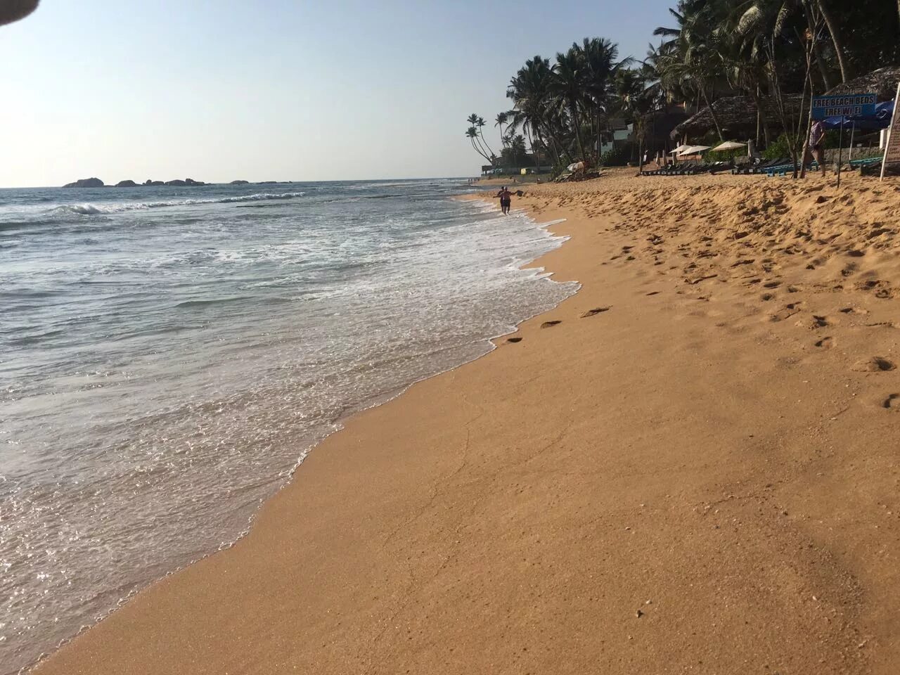 Хиккадува Шри Ланка. Пляж Хиккадува Шри Ланка. Пляж Наригама Хиккадува Шри Ланка. Хиккадува волны. Пляж хиккадува шри