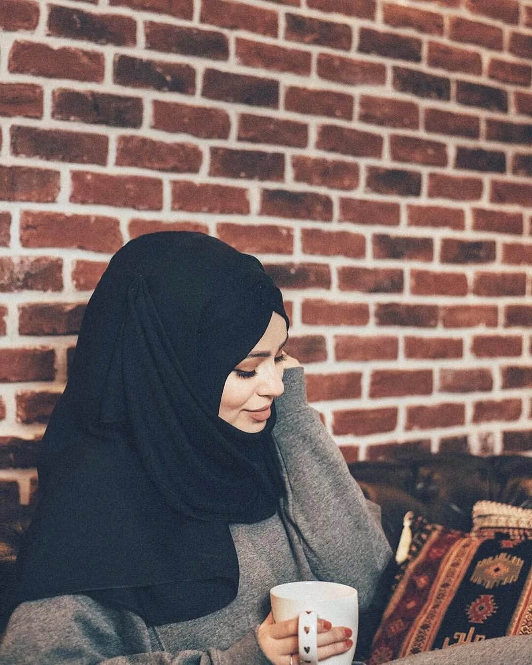 Девушка в хиджабе. Мусульманка в хиджабе. Красивые девушки в хиджабе. Девушка мусульманка. Девушки мусульманки в хиджабе