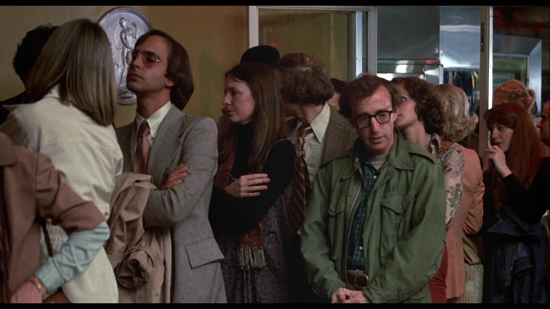 Annie hall 1977. Кадры из фильма энни холл, 1977. Энни холл. Энни холл фильм 1977. Annie hall 1977.