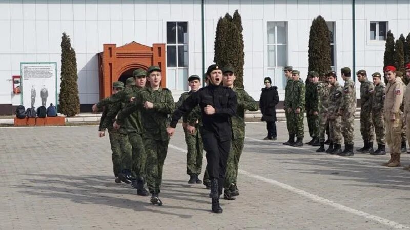 Чеченская республика военные части. Военкомат Чеченской Республики. Военная база в Чечне. Воспитанники военного колледжа вс ЧРИ. Военкомат Грозный.