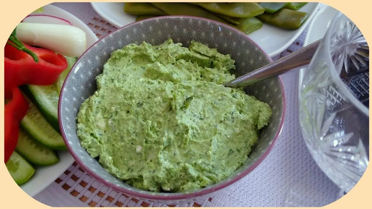 Черемша через мясорубку на зиму. Закуска из черемши. черемша блюдо. соус из черемши. чеченское блюдо из черемши.