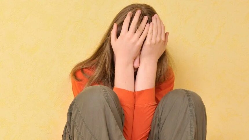 малолетнюю дочку. насилие над несовершеннолетними. насилие красивых девушек. развращение подростка. малолетнюю дочку.