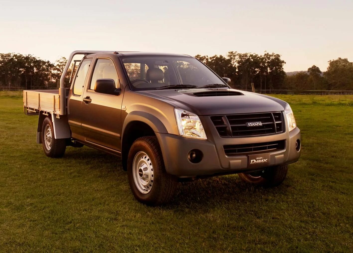 Пикап сборка. Исудзу д Макс. Isuzu d-Max. Исузу 2010. Исудзу Пикапы Модельный ряд.