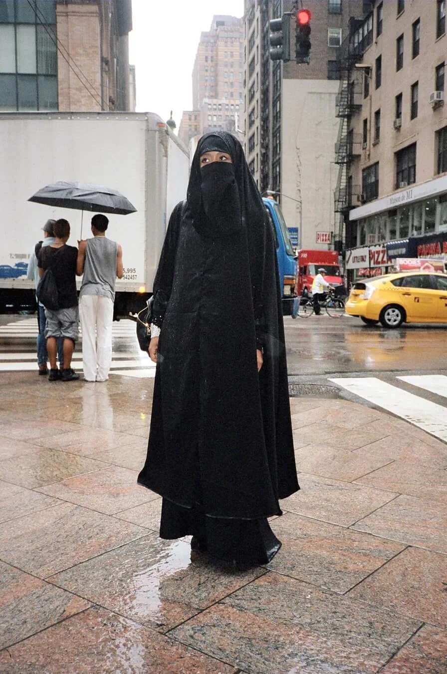 Паранджа бурка чадра. Никаб хиджаб паранджа. Бурка паранджа никаб. Хиджаб паранджа чадра никаб.
