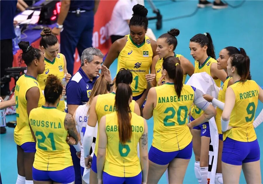 Чемпионат бразилии женщины. Волейбол женщины сборная Бразилии состав. Сборная команда Бразилии по волейболу. Команда сборной по волейболу женщины Бразилия. Сборная Бразилии по волейболу женщины состав 2021.