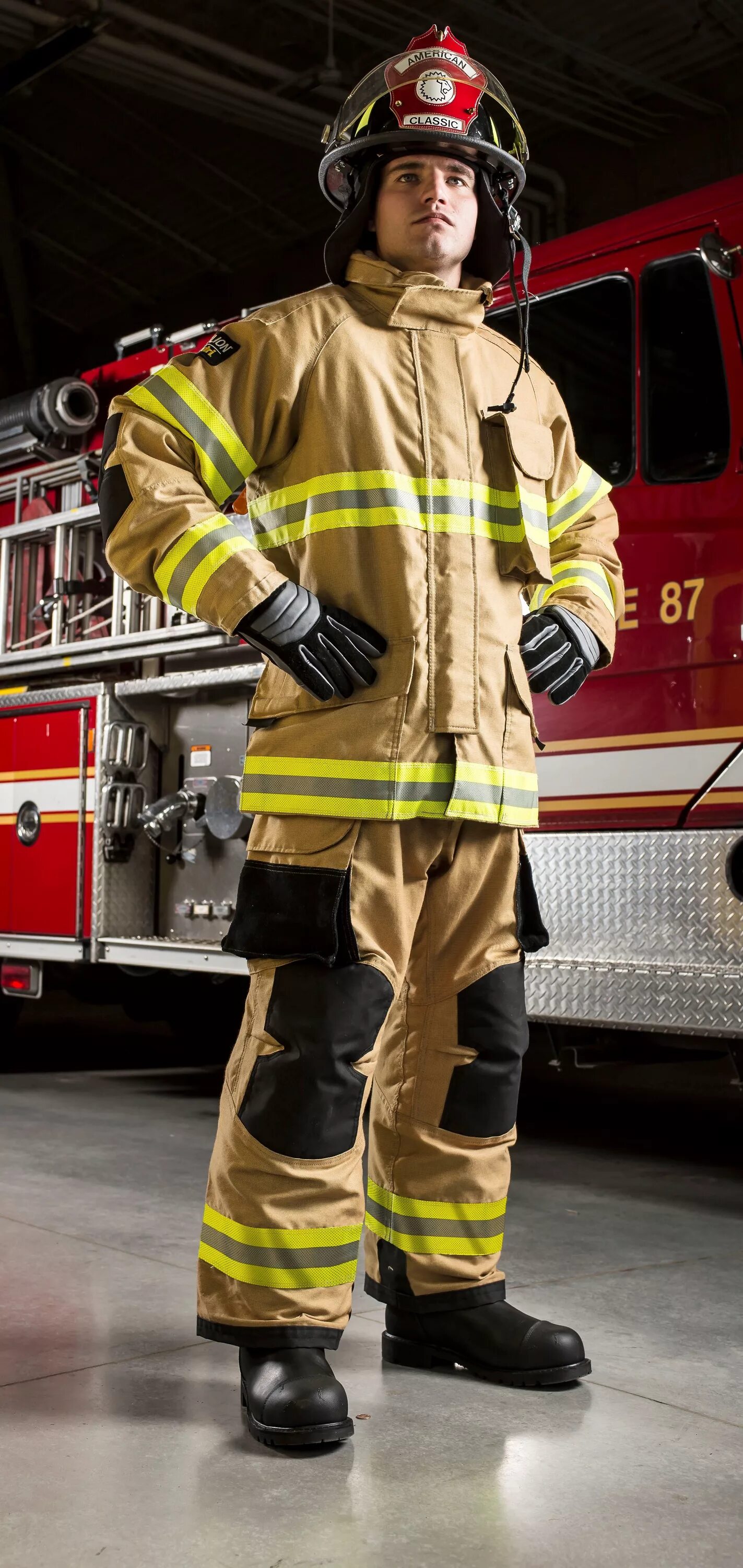 Как выглядит пожарник. Лион Аппарель Боевая одежда пожарного. Форма американских пожарных. Современная форма пожарного. Экипировка пожарного США.
