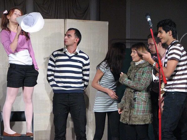 сплетница 2021 джулиан. студенты 2007 года. студенческая в 2007.