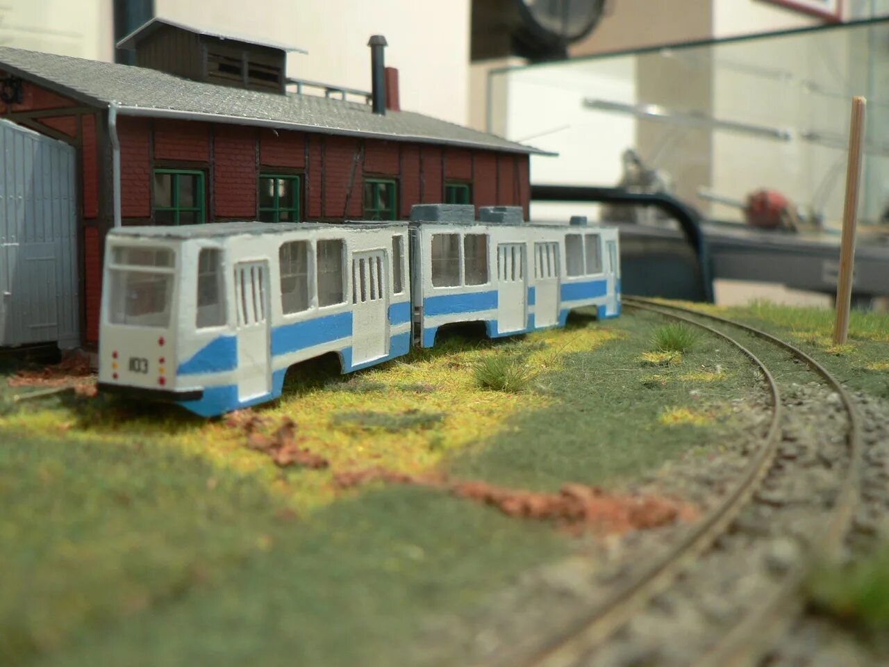 Дома 1 43. Модель трамвая. Модель трамвая для железной дороги. Модели трамваев 1 43. Модель старинного трамвая.