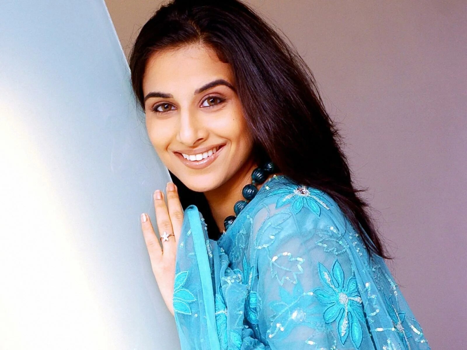 Видья балан. Видья Балан Vidya Balan. Видья Балан актрисы Индии. Видья Балан в молодости.
