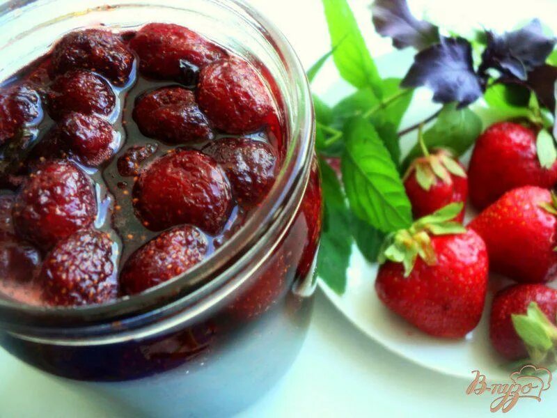 Варенье клубника. Клубничное варенье. Варенье. Клубничное варенье рецепт пошагово фото. Клубничное варенье с целыми ягодами.
