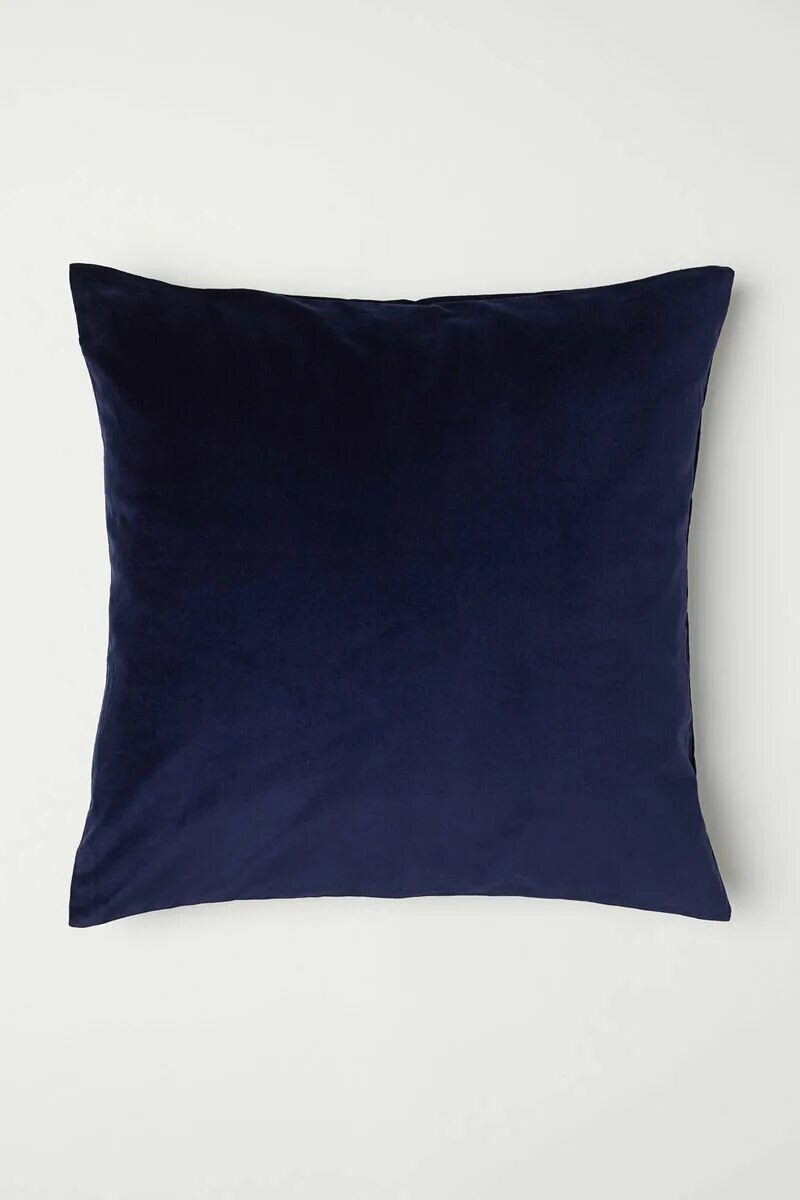 Купить подушки т. Бархатная подушка. Синяя бархатная подушка. Темно синяя подушка. Подушки из бархата.