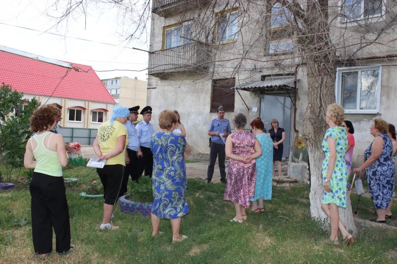 Погода красный кут неделя. Красный Кут Саратовская область. Экономика красного Кута Саратовской области. Подслушано в Красном Куте Саратовской области. Красный Кут девушки.