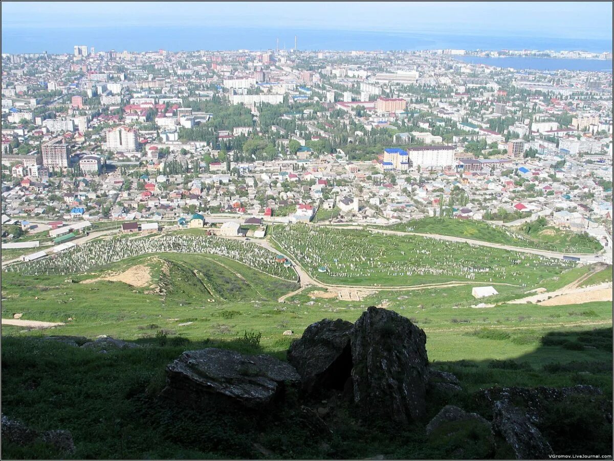 Тарки информация. Гора тарки тау. тарки тау махачкала. тарки тау махачкала смотровая площадка. махачкала вид с тарки тау.