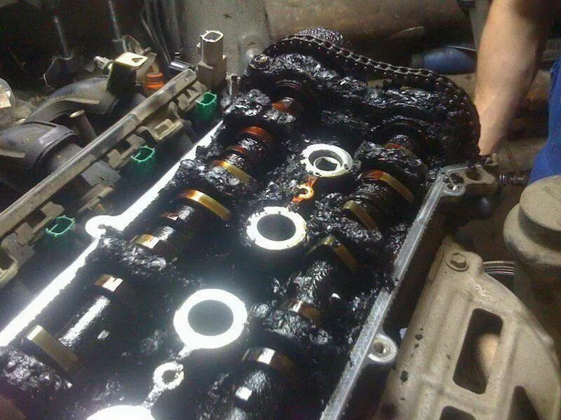 Моторное масло свернулось. Закоксованный двигатель Subaru. Свернулось масло в двигателе. ЗМЗ 409 вскрытие обнаружило закоксованный двигатель на масле кастрол.