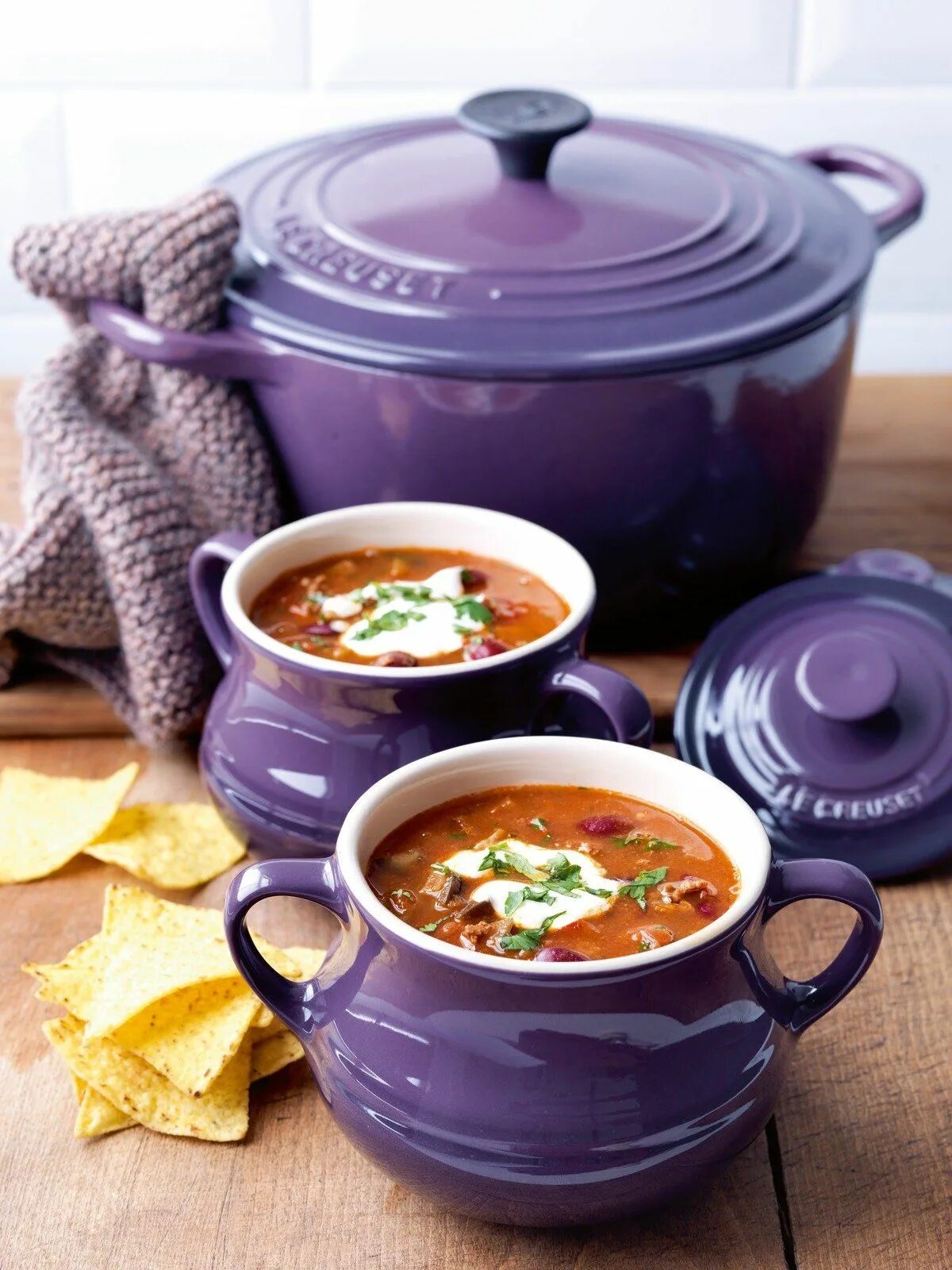 In the soup 2 5. Le Creuset фиолетовый. Le Creuset посуда. Кастрюля фиолетовая. Кастрюли фиолетового цвета.