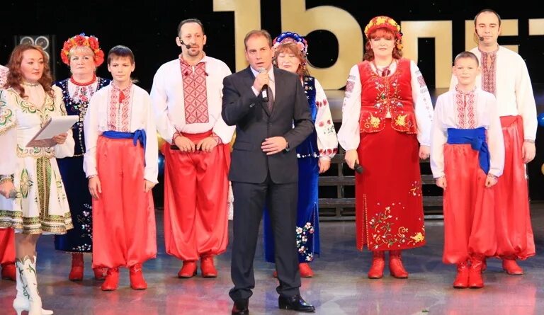 Хор червона калина ростов досуг. Песня червона калина украинская. Хор червона калина ростов на дону. Украинские песни червона калина. Украинские песни червона калина.