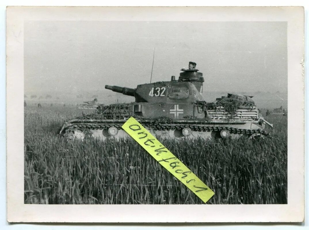 Эмблема 14 танковой дивизии вермахта на танке. 22 Танковая дивизия вермахта. 14 Танковая дивизия вермахта танки. Дубовые листья на танках. 14 танковая