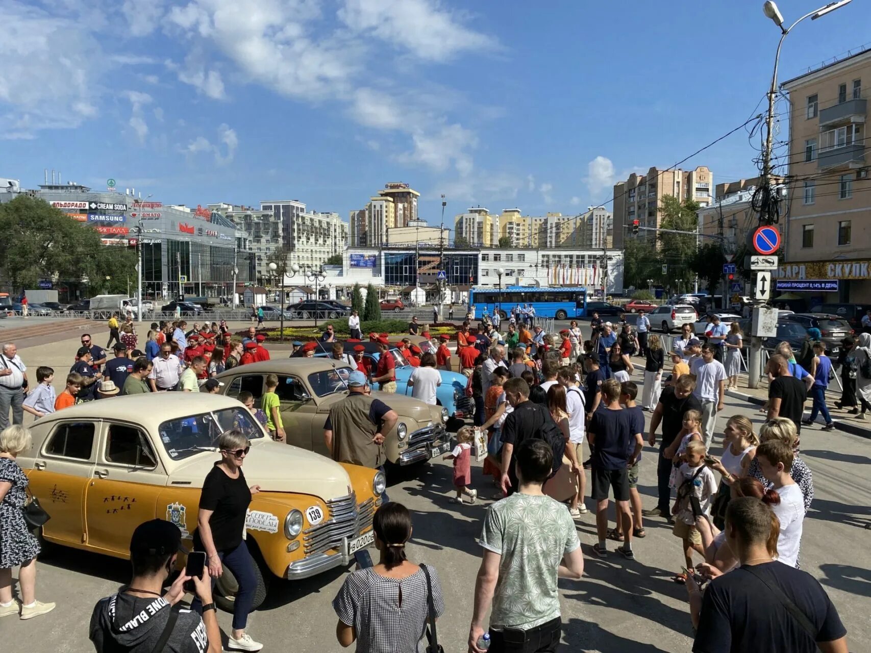 Газ м20. Возложение цветов к вечному огню. Автопробег победы 2022 рязань. Автомобиль. 15 августа рязань.