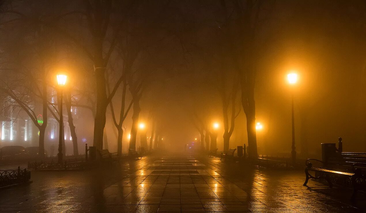 Город туман вечер. Дождливая улица ночью. "Дождливый вечер". Дождь ночью. Ночной весенний дождь.
