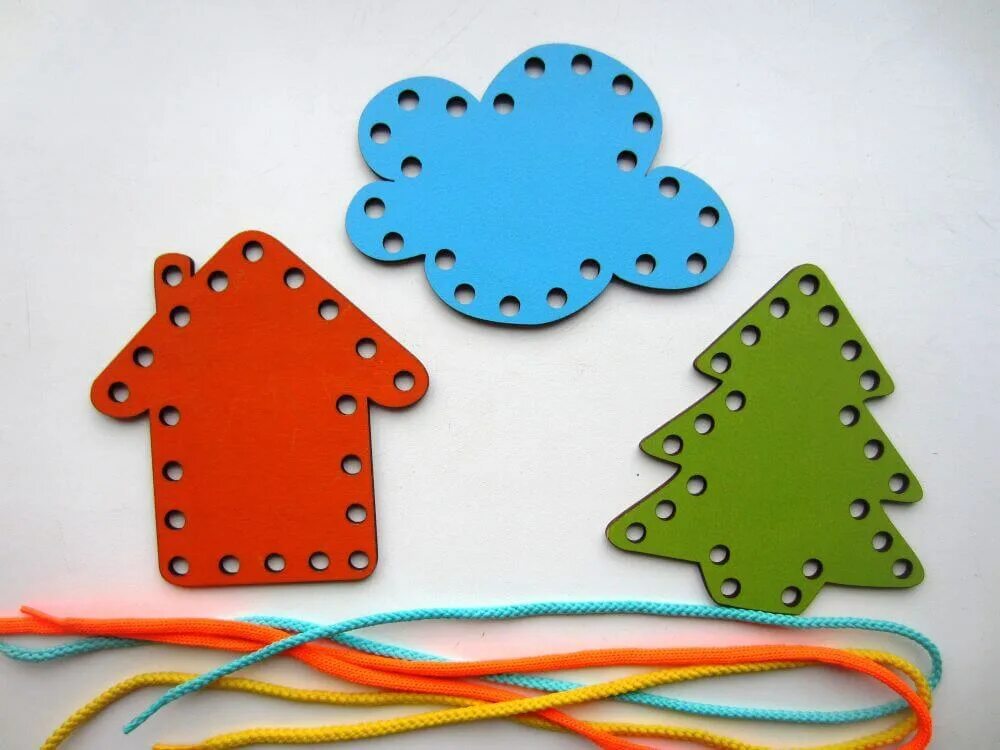 Игры шнуровки монтессори. Игрушки для мелкой моторики для детей. Шнуровка для моторики развития детей. Шнуровка монтессори smile decor. Игрушки для мелкой моторики для детей.