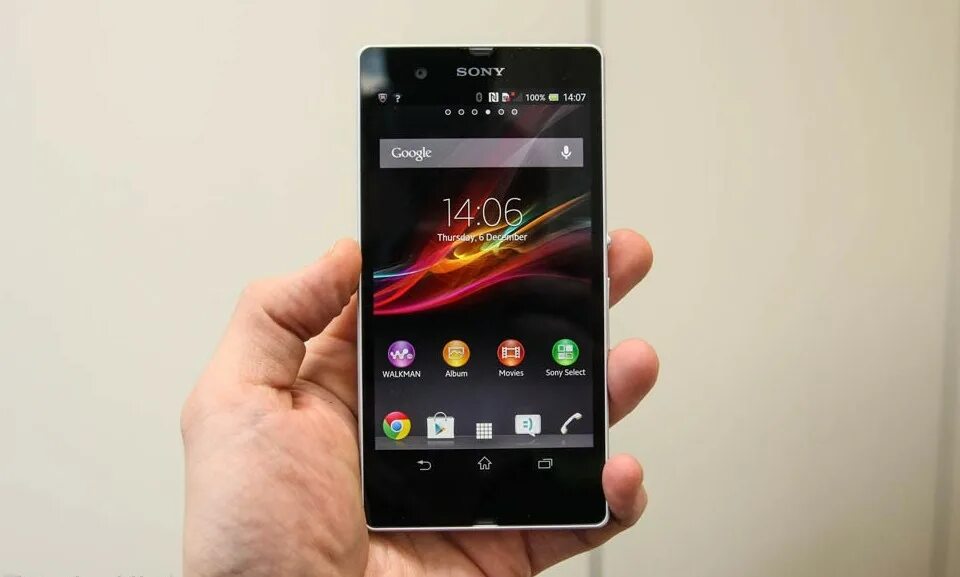 Когда вышел xperia. Sony Xperia z 2013. Sony Xperia 2013. Sony Xperia 2000. Сони иксперия 2013.