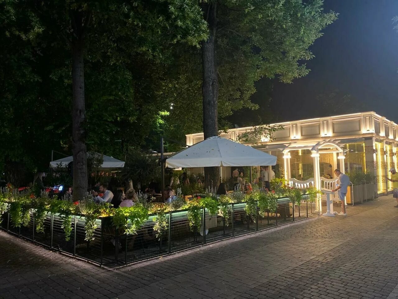 Бумбараш на красной. Бумбараш красная ул 143 3. Бумбараш краснодар красная. Краснодар красная улица 143/3 бумбараш. Бумбараш ресторан краснодар.