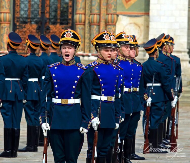 форма кремлевского полка рф. президентский полк фсо служба. форма фсо президентский полк. рота почетного караула президентского полка москва. рота почетного караула кремлевского полка.