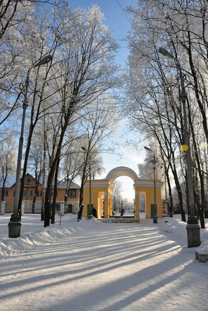 Машзаводской парк Узловая. Парк в Узловой Тульской области. Узловая Тульской области парк Машиностроителей. Старый парк Машиностроителей г. Узловая Тульской области.