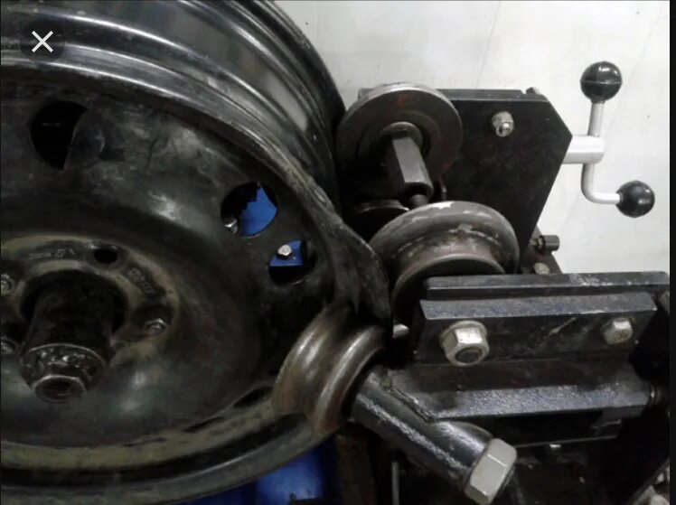 прокатка железных дисков. прокат штампованных дисков. адаптер для прокатки дисков заз. станок для прокатки штампованных дисков. прокат штампованных дисков.