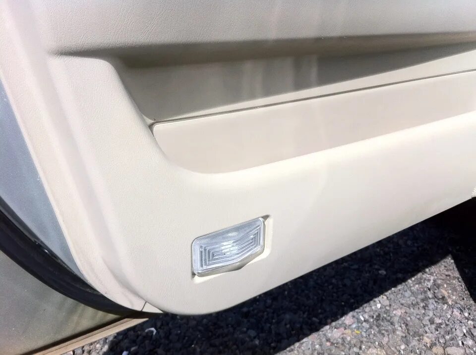 Задние двери бад ф3. Бад двери. Бад f3 дверь передняя левая. Дверь передняя левая byd f3 каталожный номер. Передние двери на бад ф3.