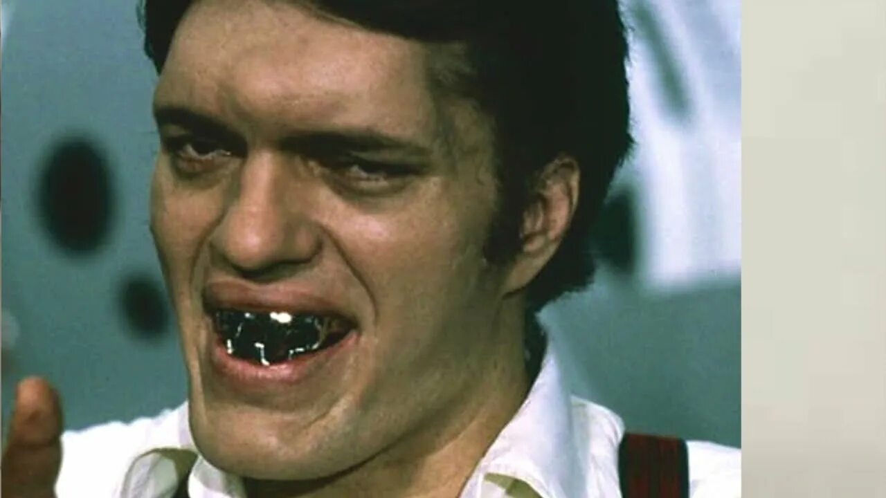 Бонд железная челюсть. Джеймс бонд железные зубы. Джеймс бонд железные зубы. Мистер челюсти джеймс бонд. Ричард кил 007.