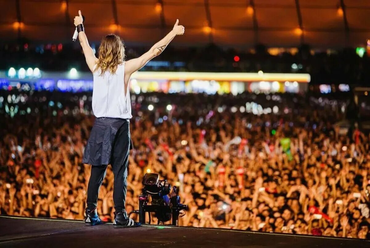 Джаред лето Rock in Rio. Джаред лето концерт 2022. Джаред лето концерт 2015. 30 Seconds to Mars концерт. Почему певцы на концертах