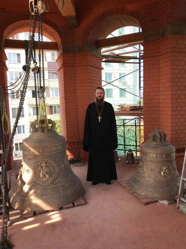 Храм бахрушиных на алексеевской. Храм живоначальной троицы при бывшем приюте бахрушиных. храм живоначальной троицы на алексеевской. храм при приюте бахрушиных.