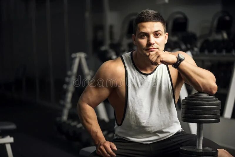 Training for man. Задумчивый спортсмен. фитнес мэн. well built man.