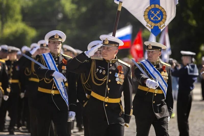 Кронштадт парад. Парад балтийского флота в кронштадте 1721. якорная площадь в кронштадте парад. парад победы кронштадт. парад 2025 якорная площадь кронштадт.