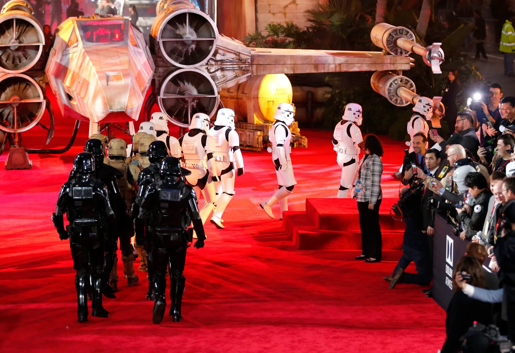 2016 года "изгой один". Звездная 2016. Изгой 1 момент сражения на планете. Изгой 1 звездные войны кассиан андор. Звёздные войны изгой один.