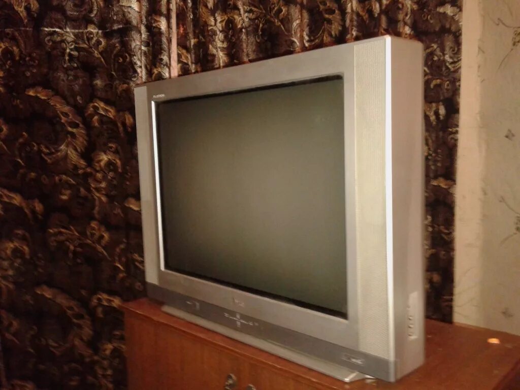 LG Flatron телевизор старый. Телевизор старого образца. Старый телевизор Оникс. Объявление телевизор. Телевизор челябинск 32