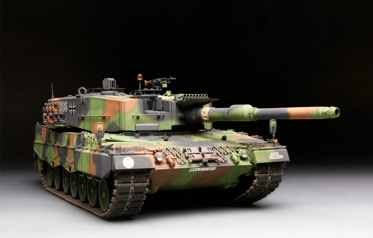 Леопард 2 количество. Meng TS-016 Leopard 2a4. Meng model Leopard 2a7+. Танк леопард 2а4. Meng model TS-016 German Leopard 2 a4.