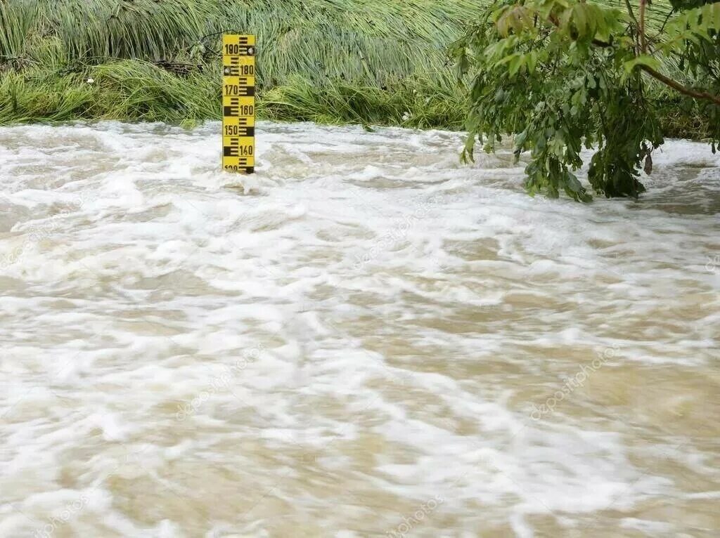 Подъем уровня воды в реке. Повышение уровня воды в реках. Поднятие уровня воды в реке. Повышение уровня рек.