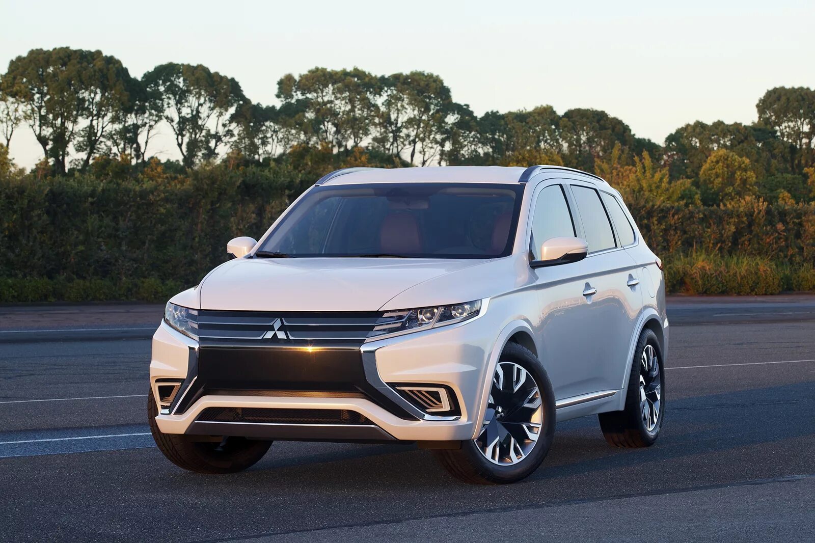 Митсубиси Аутлендер PHEV. Mitsubishi Outlander PHEV. Новый Митсубиси Аутлендер. Новый митсубишиауилендер.