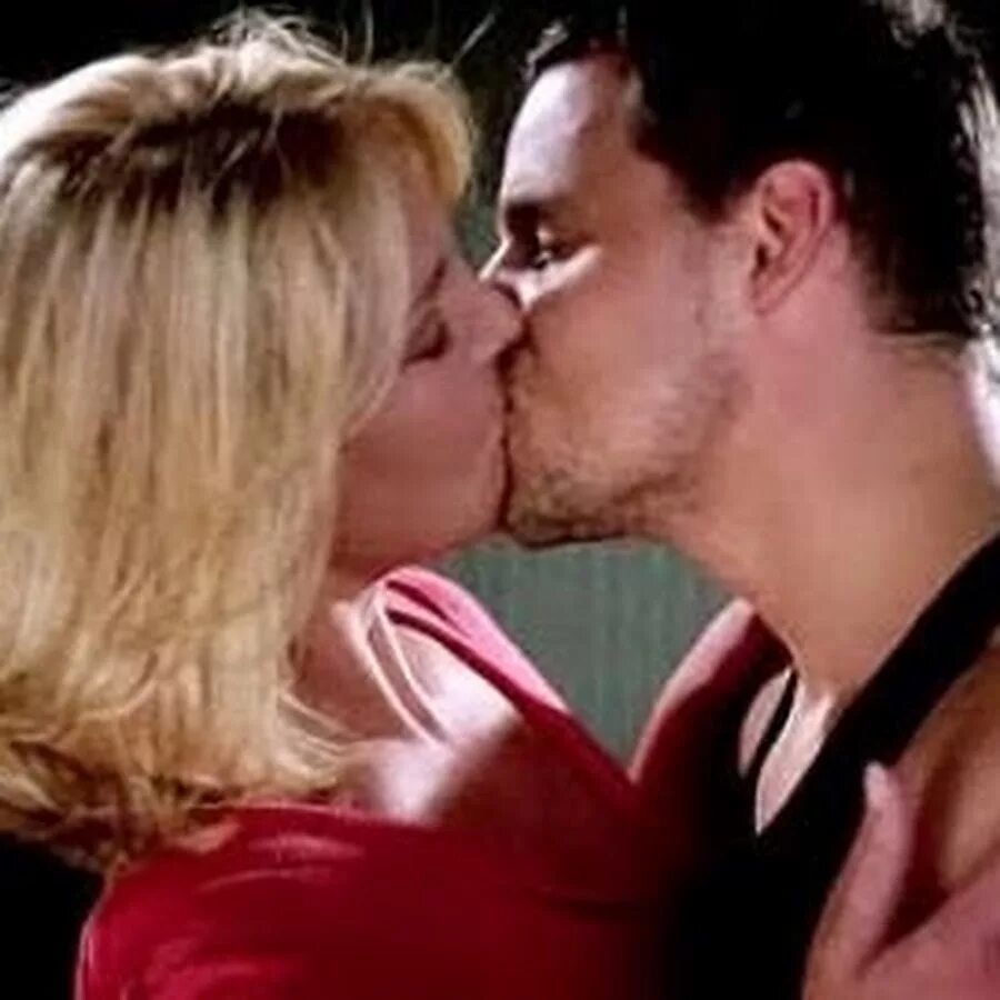 Alex kiss. Kira kiss. почему алекс карев ушел из анатомии страсти.