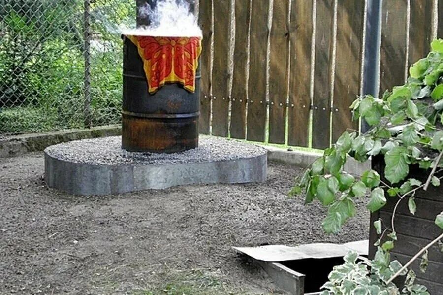 Бочка холодного копчения. Коптильня холодного копчения из бочки 200. коптильня из бочки 200 литров холодного копчения. коптилка холодного копчения из 200 литровой бочки. коптилка с 200 литровой бочки.
