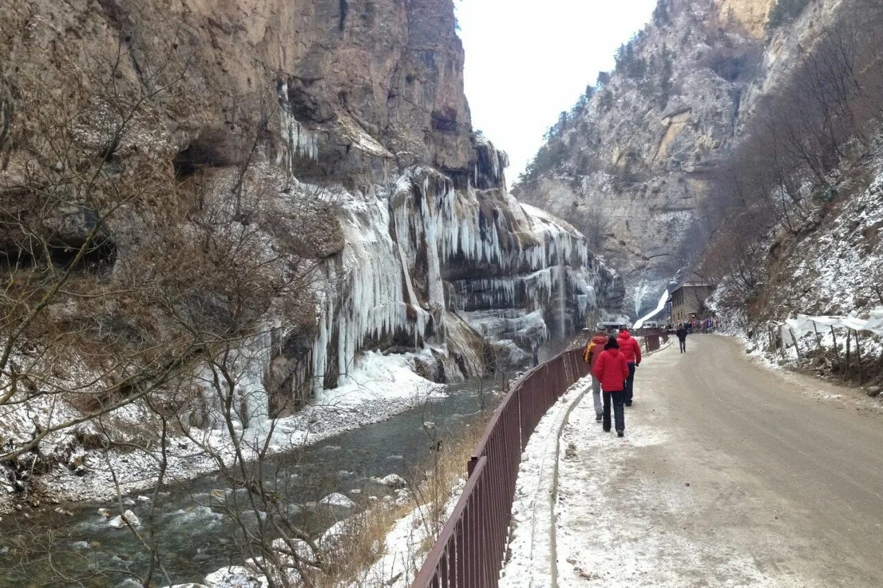 Чегемские водопады адай-су. Чегемские водопады экскурсия из кисловодска. Экскурсия в приэльбрусье из пятигорска. Чегемские водопады экскурсия. Чегемские водопады экскурсия из кисловодска.